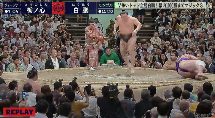 白鵬、完全体！　「速さ、上手さ、強さ」でカド番・栃ノ心を圧倒して“全勝の舞い”も披露