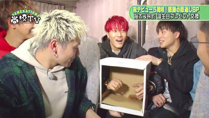 佐野玲於、 白濱亜嵐に恥ずかしい靴下事情をバラされる「めっちゃヨレヨレの白い靴下…」