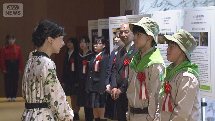 【写真まとめ】佳子さま「火が収まることを願って」　山火事案じる　ポスター入賞者と歓談も【みどりの感謝祭】