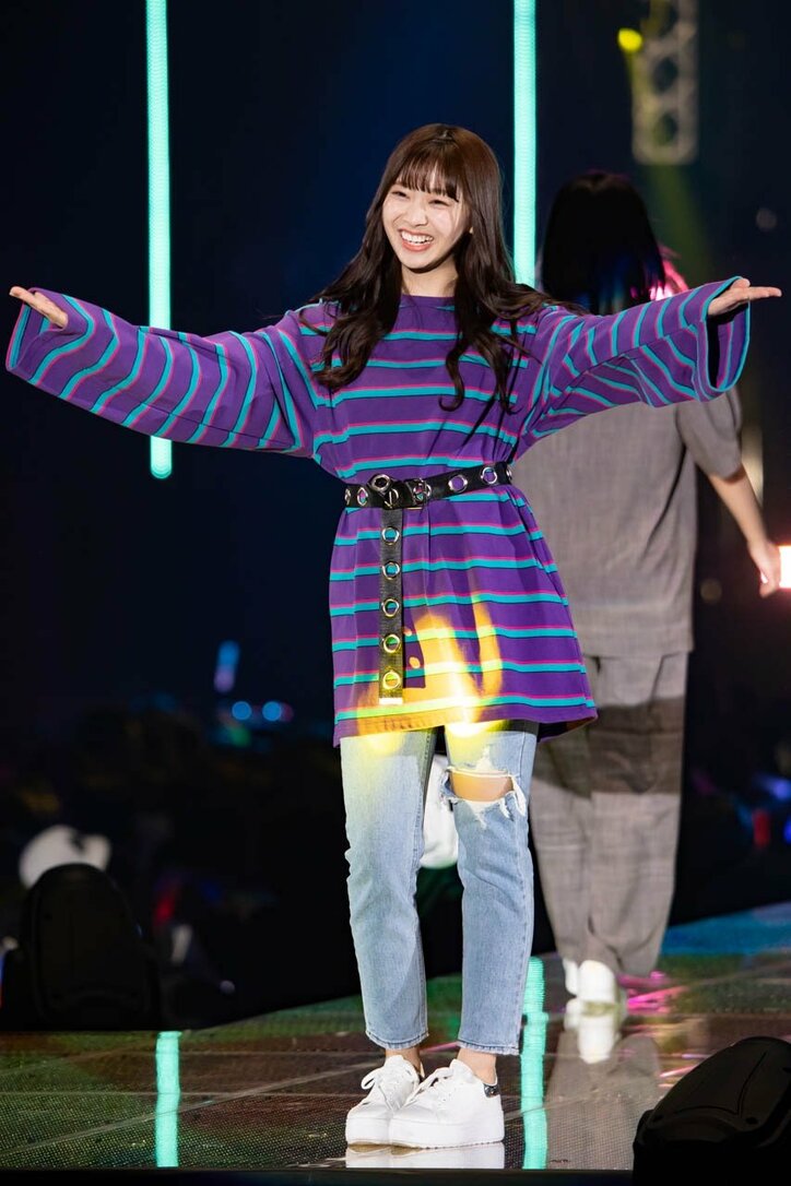 日向坂46が平成最後の『TGC』で3曲ミニライブ、濱岸ひよりが初ランウェイで笑顔を見せる