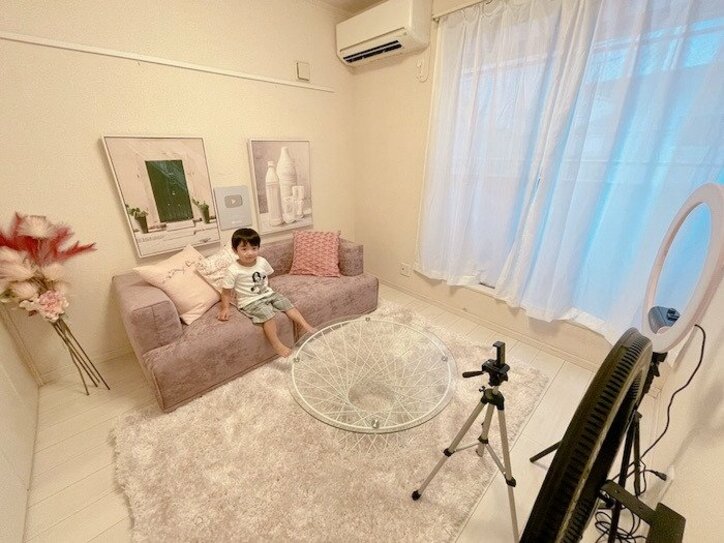 辻希美、完成したYouTube撮影用の部屋を公開「ピンクでまとめました」