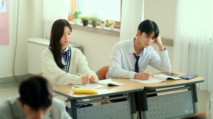 元Wanna OneでCIXのアイドルら“顔面最強アイドル集結”の新ドラマが視聴ランキング1位に！「来週が楽しみ」の声続出『@アカウントを削除しました』スタート