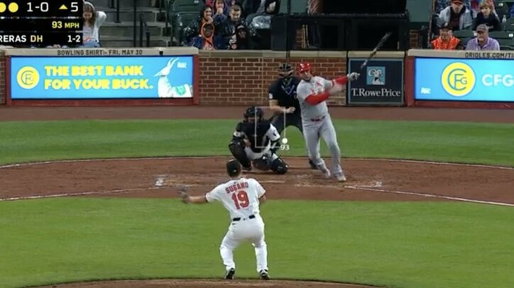 【写真・画像】菅野智之、大ピンチに“まさかの光景”「冷静すぎる」「スゲえ」 打者を翻弄… ピッチャー返し→“神フィールディング”で好捕「確実に打たせて取る」　1枚目