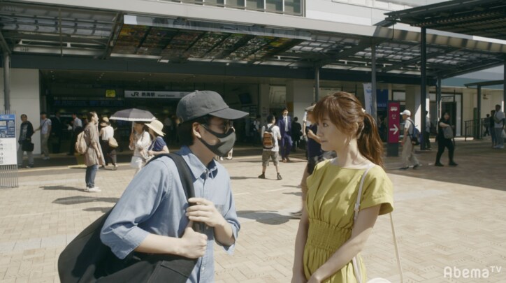 トイレの個室を上から覗こうと…水野美紀が小池徹平&松本まりかを追い詰める『奪い愛、夏』はもはやホラー!?