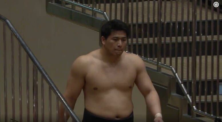 背筋265キロ！22歳“男前”力士の筋肉が「やばすぎ」 驚愕パワーの投げ技で巨体力士撃破「強い」「パワータイプすぎ」館内どよめく