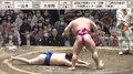 巨漢力士の倒れ方が「まるでバラエティ」と話題 今場所2度目の”びた～ん”に「その倒れ方やめてw」とツッコミの声
