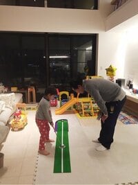 東尾理子、息子が自宅でゴルフの練習「何事もコツコツ」