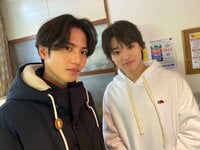 志尊淳＆大倉空人のイケメン兄弟役2ショットに「鬼ほど可愛い」「顔良すぎてスマホの画面割れた」の声