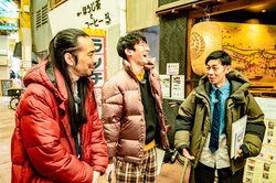 「前代未聞だよ」ロケ成立の危機！？ ロングコートダディ堂前＆真空ジェシカ川北の大喜利散歩にトンツカタン森本がツッコミ 『堂前×川北がゆく！大喜利道中膝栗毛』