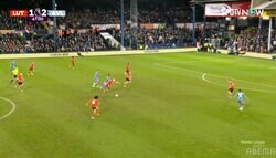 日本代表DF・橋岡大樹が迫力のヘディングやデュエルで魅せた瞬間！ プレミアリーグ・デビュー戦の出来に「小さな宝石」「ハシオカ投入でチームは改善」など海外メディア＆ファンが高評価