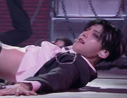 「存在がR指定」「永久保存版」ビジュ爆発の最強練習生、寝そべって腰をくねらせ…セクシーすぎる伝説級ステージにSNS騒然！