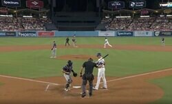 批判殺到！ 大谷翔平を“無警戒”「油断しすぎ」 怠慢すぎる投手から“余裕の盗塁”で「これじゃ走られる」