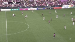 “大谷翔平とほぼ同体格”のJリーガーにファン驚愕！「物理的に強すぎる」「ルカクみたい」重戦車ドリブルで敵2人を吹っ飛ばす→ゼロからチャンス演出