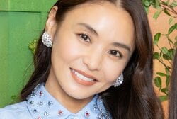 「顔の皮膚を引っこ抜いてたるみ改善」滝沢眞規子（48）、驚愕の美容整形に恐怖「痛そう！」「シワでいいかも！」