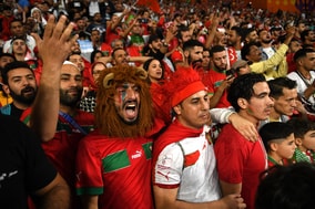 「彼らは僕らの誇りだ」モロッコサポは敗れた後もゴミ拾い＆チームに大声援！ リスペクトを忘れず、スタジアムを去る【W杯】