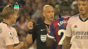 これぞプレミアリーグ！？ フィジカルコンタクトで珍事 選手3人が相次いでピッチに転倒で「プロレスが始まった」ファン興奮