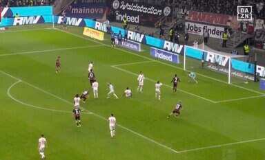 なんで…！？  堂安律のスーパーゴールで“異変”「絶望させた」「ドン引きやん」相手GKの様子がおかしくなる「悪魔の左足やな」