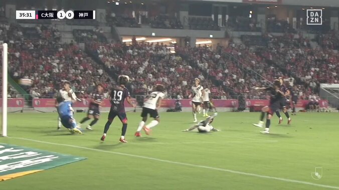 「香川はさすがにふかさない」香川真司、守備5人の隙間を射抜く“貫禄フィニッシュ”が話題「何度目かの全盛期」「円熟の極み」 4枚目