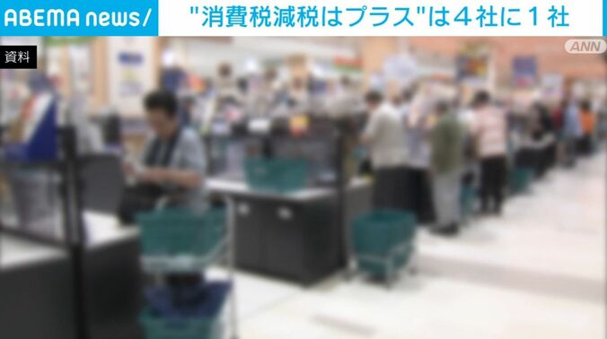 買い物をする人ら