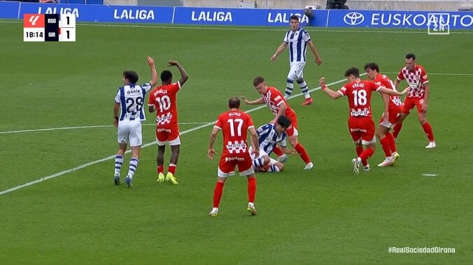 「やっとファウル取ってくれた！」久保建英“PK獲得”にファン歓喜「頑張りが実った」「実質タケの1点」巧妙ボール回収でファウル誘発の瞬間 3枚目