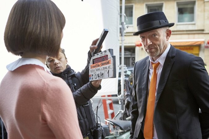 小峠がオランジーナCMに出演！フランス人俳優・ヴァンサン・カッセルの弟分役を熱演 4枚目