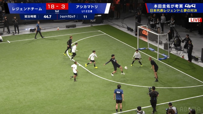 本田圭佑＆家長昭博、“リフティング突破”で小学生翻弄！「浮き球でも質が落ちない」夢のレフティーコンビが美技 5枚目