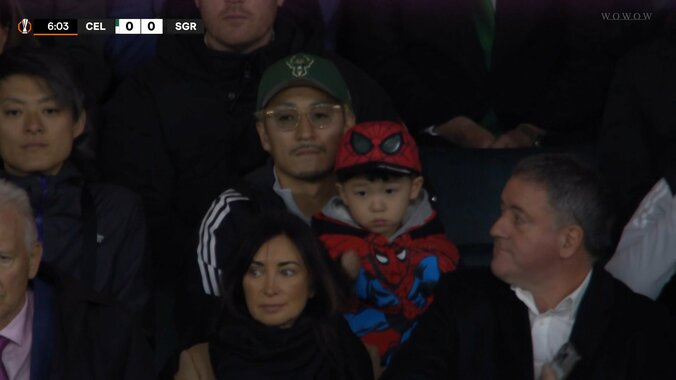 「休日の父やん」前田大然、負傷欠場で家族と試合観戦「いかついって」「どうやってあの帽子を手に入れたんだ」オフスタイルも話題に 3枚目