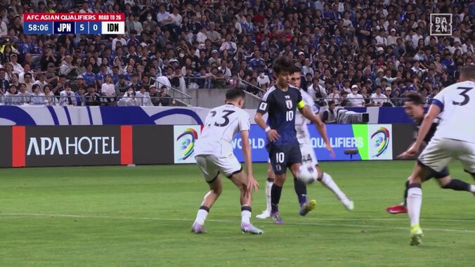 「代表当確」「影のキーマン」最終戦で1G2A、忍者・町野修斗に熱視線「完全にハマってたよね」久保建英のループパス→神出鬼没な裏抜けから左足シュート炸裂の瞬間 5枚目