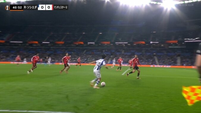 【映像】久保建英、巧妙ドリブル→逆足で上げた絶品クロス
