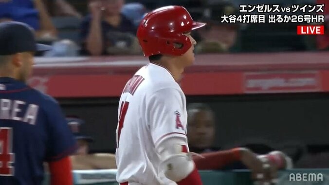 ボテボテのファーストゴロでも輝く大谷翔平の俊足 まさかのクロスプレーにファンも仰天「速すぎんだろ」 1枚目