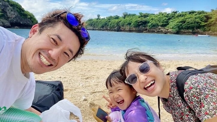  森渉、妻・金田朋子の誕生日に家族で沖縄旅行「はじめてのマリンスポーツにも挑戦して」 