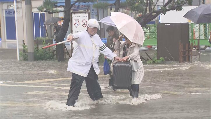 大型連休の観光地も混乱…台風25号 関東に記録的大雨 各地で土砂崩れ相次ぐ