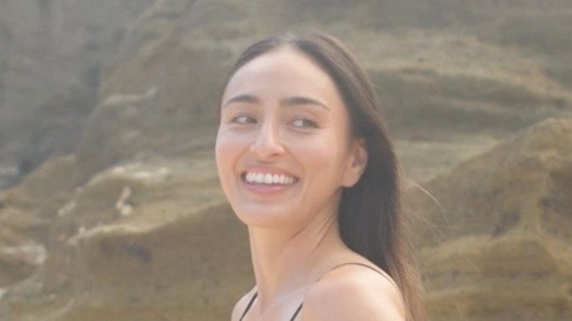 2児のママ・長谷川潤（40） ハワイのビーチで健康的な水着姿＆美脚披露