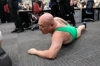 那須川天心、クロちゃんを“ケツキック”葬　もんどり打ったクロちゃん「やばい、何か出そう…」