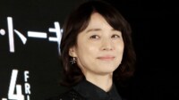 石田ゆり子“日常感満載”自宅でくつろぐ“愛する家族”