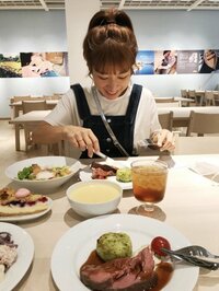 辻希美、夫・杉浦太陽とラブラブIKEAランチ「夫婦デートな気分～」