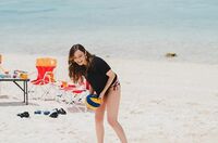 エリー『かぐや姫と7人の王子たち』ビーチでのオフショットにファンからコメント続々