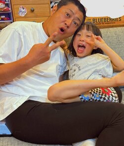 パンサー尾形の妻、夫と長女の2ショット＆やりとり公開し反響「最高な父親」「とってもいい関係ですね～」