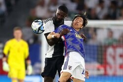 「ガチでやばい」ドイツ代表“戦意喪失”の決定的瞬間　“煽り走り”のDFリュディガーがピッチで「ふて寝」　ミスでボールを奪われ追いかけもせず寝っ転がる姿が話題に