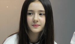 エース候補の美しすぎる練習生、パートを奪われやる気を失い…練習室でもずっとスマホ、チームメイトから不満も「脱落しそう」