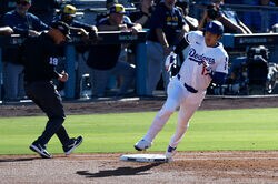 もうワケわからん！大谷翔平の足で“まさかの光景”「すげえ」「速すぎ」相手野手の隙を突いた“爆速走塁”… ファン騒然