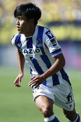 「なんでこの写真選んでん笑」笑っているのは久保建英だけ…ソシエダが投稿した「謎の写真」に怪訝の声