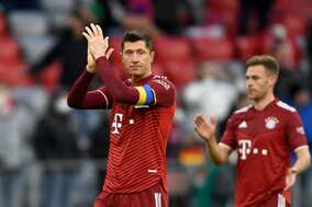 “ウクライナの矢”からポーランド代表FWレバンドフスキへ！｢青と黄」キャプテンマークがカタールW杯で輝く理由