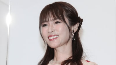 【写真・画像】深田恭子、バッティングセンターで“素振り”を披露 「女神」「ニッコリ笑顔可愛すぎる」と絶賛の声 1枚目 | エンタメ総合