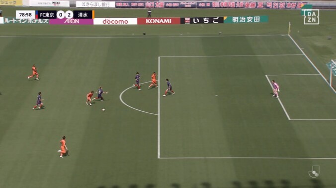 天才爆発！ 元日本代表ファンタジスタの“急反転の股抜き突破”にファン衝撃「今節No.1ゴール」「乾貴士が変態の域」「代表復帰を」30m独走ゴラッソの一部始終 4枚目