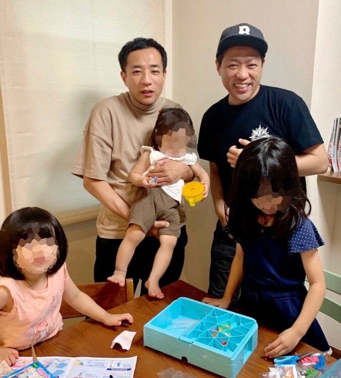 はなわ、弟・ナイツ塙の娘3人にプレゼント「みんなほんとかわいいです」 1枚目