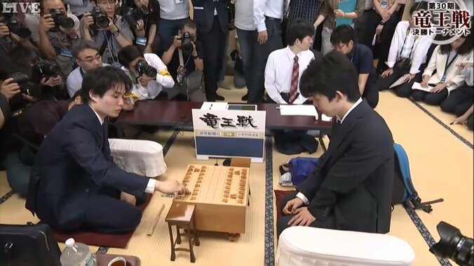 日本が大注目した連勝を止めた男　将棋棋士・佐々木勇気六段「あれだけ注目されることはない」 1枚目