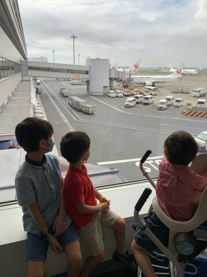  小倉優子、息子達と2泊3日の旅行を満喫「飛行機に大興奮だった」  1枚目