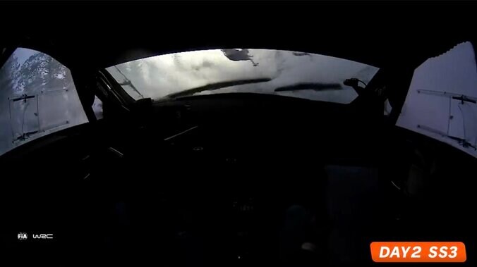 雪壁に突っ込み視界ゼロも次の瞬間…世界ラリーで仰天脱出劇　一流ドライバー、ブチギレながらの“荒業”に脱帽 5枚目