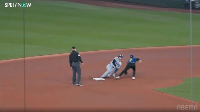 大谷翔平が60発最強捕手から“盗んだ” 『50-20』達成の瞬間…名手の“強肩”かい潜る絶妙な滑り込みに「完璧なタイミング」 2枚目